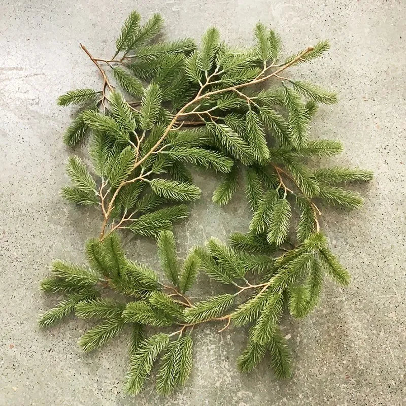 人工緑の植物 2023 新年クリスマス花輪花輪ホームパーティーの装飾松の木籐吊り飾り子供のための