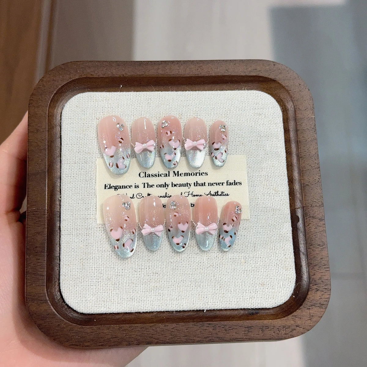 10pcs Blue Nude Cat Eye Press-On Nails, Short Almond Shiny Finish with Rhinestone Accent