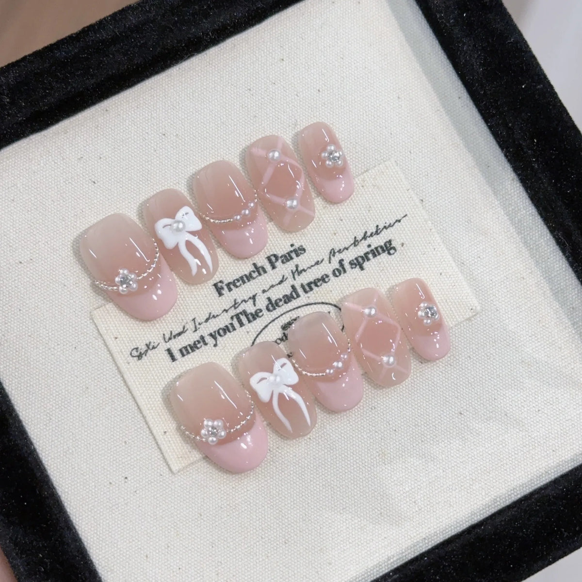 10pcs Blue Nude Cat Eye Press-On Nails, Short Almond Shiny Finish with Rhinestone Accent