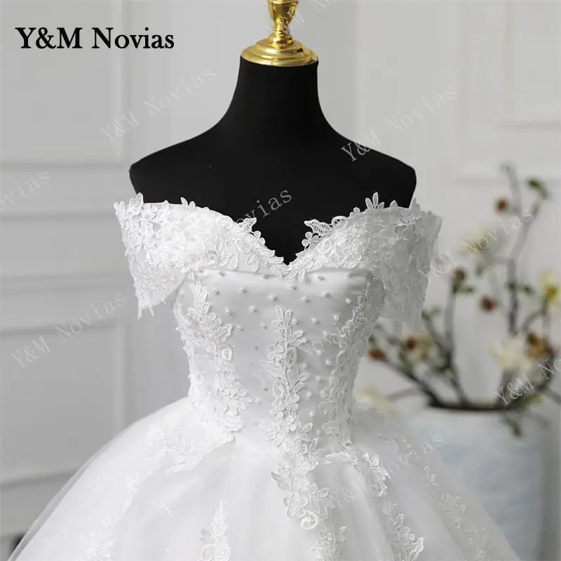 Y&amp;M Novias オフショルダー プラスサイズ Vestido De Noiva 2023 ウェディングドレス ロングトレーンまたはフロアアップリケ パール ブライダル チュール マリアージュ