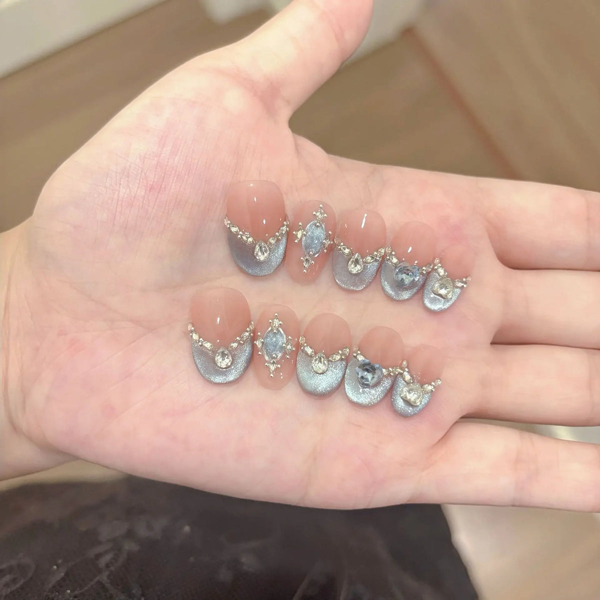 10pcs Blue Nude Cat Eye Press-On Nails, Short Almond Shiny Finish with Rhinestone Accent