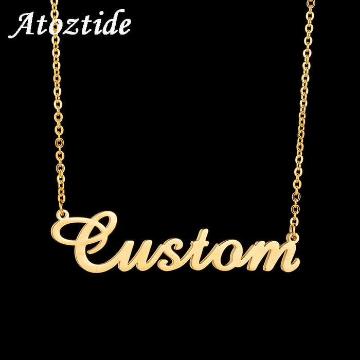 Atoztide カスタマイズされたファッションステンレス鋼ネームネックレスパーソナライズされた文字ゴールドカラーチョーカーネックレスペンダント銘板ギフト